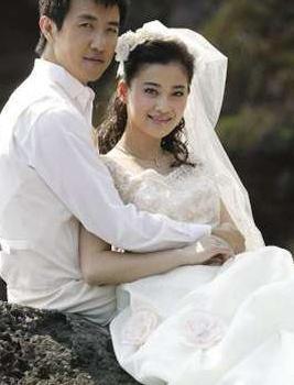 梅婷两段婚姻,结局天差地别:女人选择和谁在一起,真的