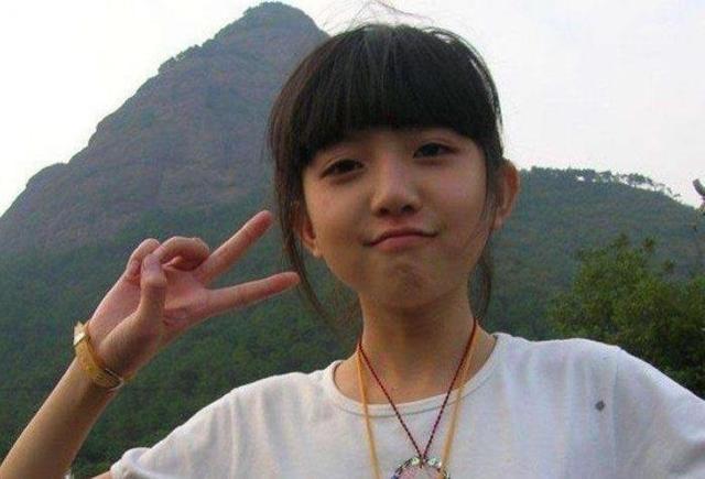 14岁走红"剪刀手女孩",如今长大成这样,当初想娶她的人呢?