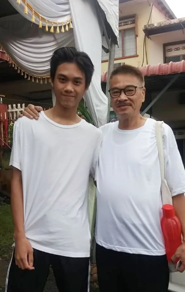 外女友麦莉莉结婚,育有一对双胞胎姐妹,之后和无线艺人卢少慈因戏生情