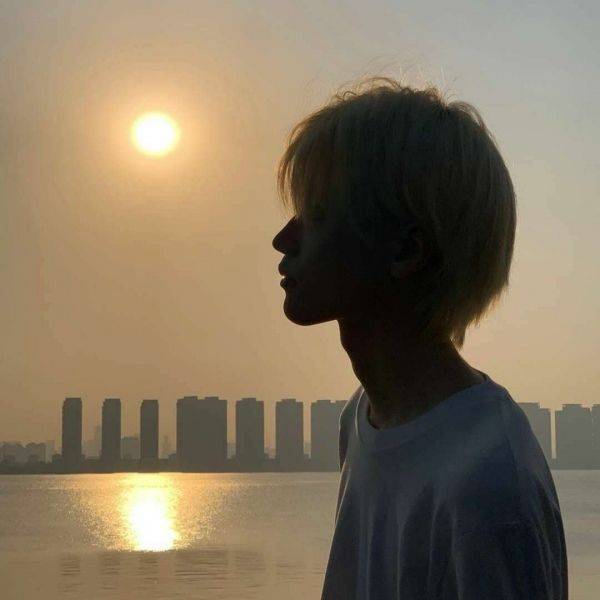 男生头像:高冷头像