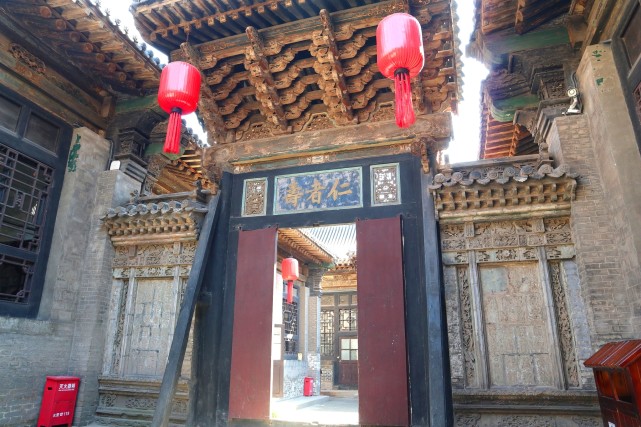 山西祁县渠家大院,主人住的院子有啥特别?牌楼很珍贵