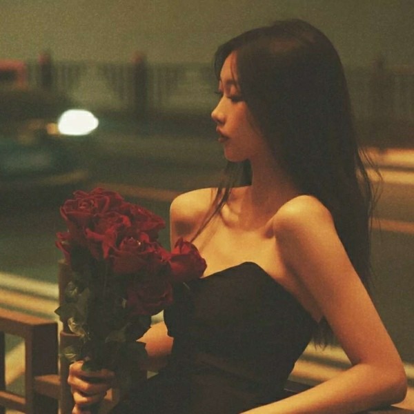 夜色玫瑰,女生头像