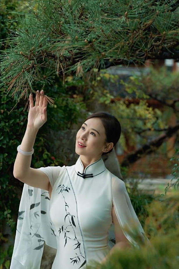 52岁翁虹越老越有韵味,