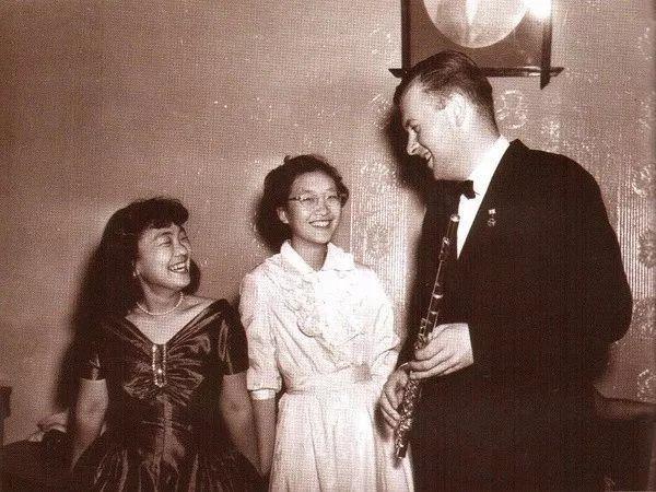 1967年,顾圣婴不堪"受辱",与母亲,弟弟在家打开煤气一