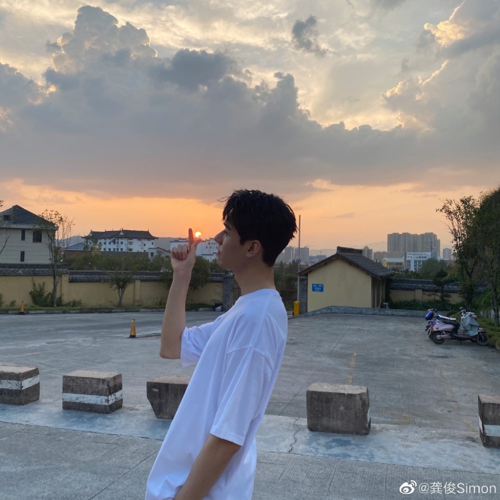 男神龚俊的日常帅气自拍照