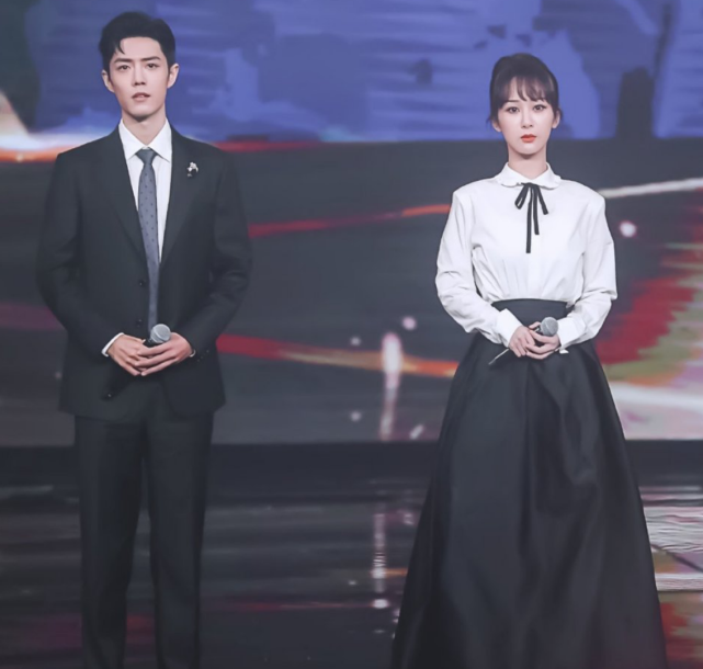 微博之夜杨紫瘦下来后变美!还和贾玲交朋友,肖战帮她提了五次裙摆