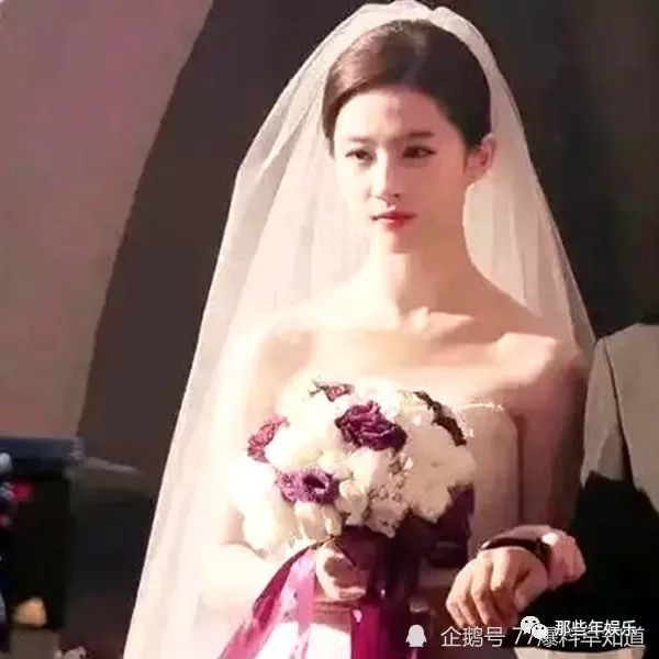 杨颖穿婚纱的照片_杨颖婚纱(2)