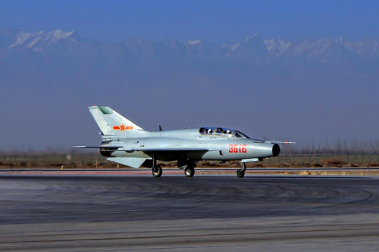 中国航空兵终于迎来好事二代歼7战机将退出一线装备全新战机