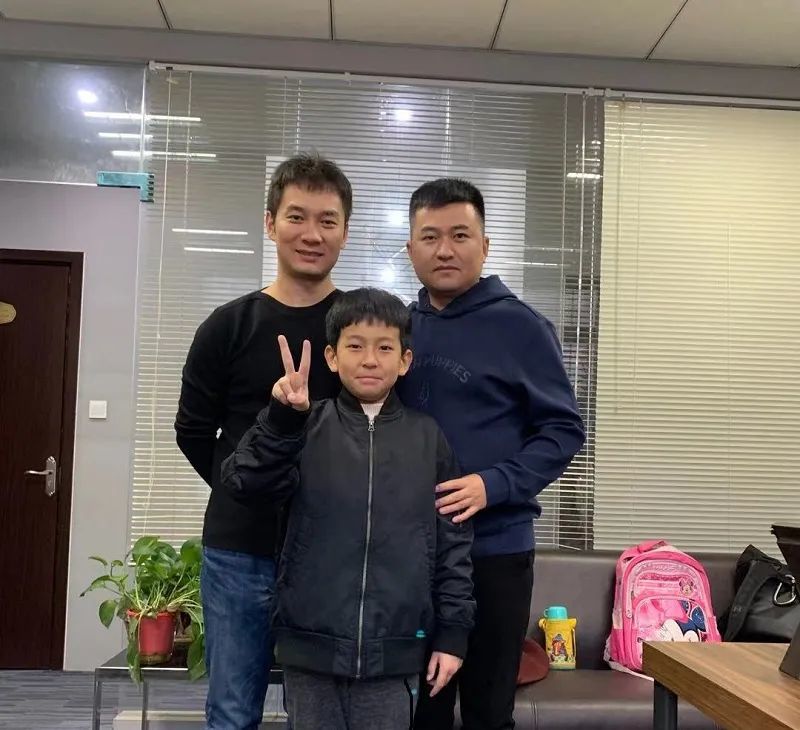 左:华强集团导演兼熊二配音员张总 右:中诚嘉音王总《熊出没