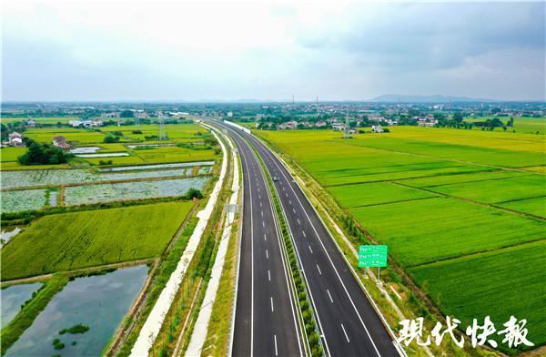 公路建设 建成溧阳至宁德,宜兴至长兴,苏锡常南部高速公路常州至无锡