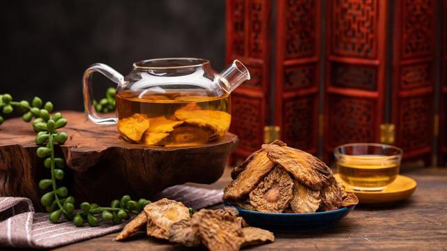 肉苁蓉100克,柏子仁50克,何首乌50克,牛膝40克白酒2000克.