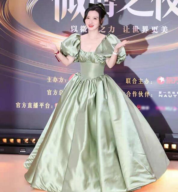 张萌走红毯腰部受伤腰细是要付出代价的都是收腰裙惹的祸