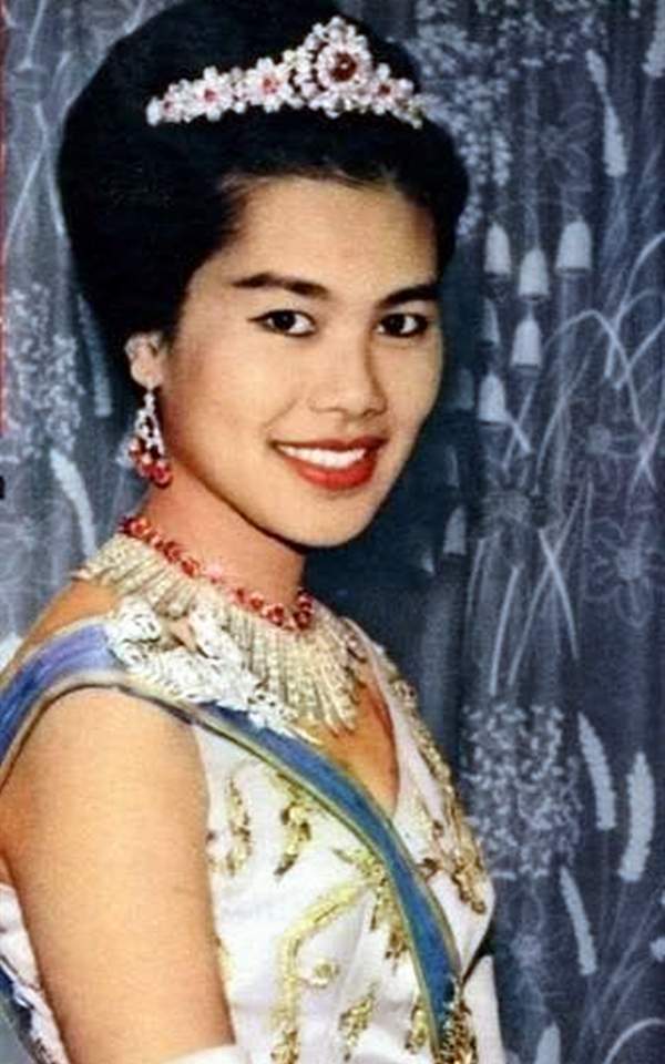 泰国版"杨贵妃",嫁给国王受专宠66年,最后却痴迷整容爱上保镖