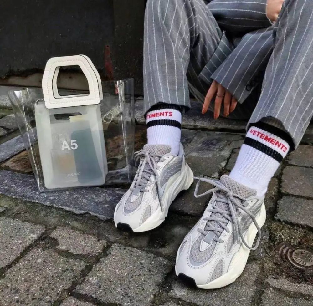 yeezy 700 v2奶油发售日确认!