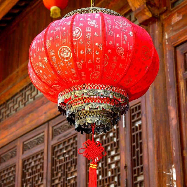 中国的灯笼又统称为灯彩,是一种古老的汉族传统工艺品.