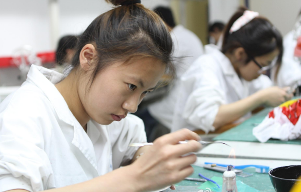 口腔医学大专女生(口腔医学专科女生好就业吗)