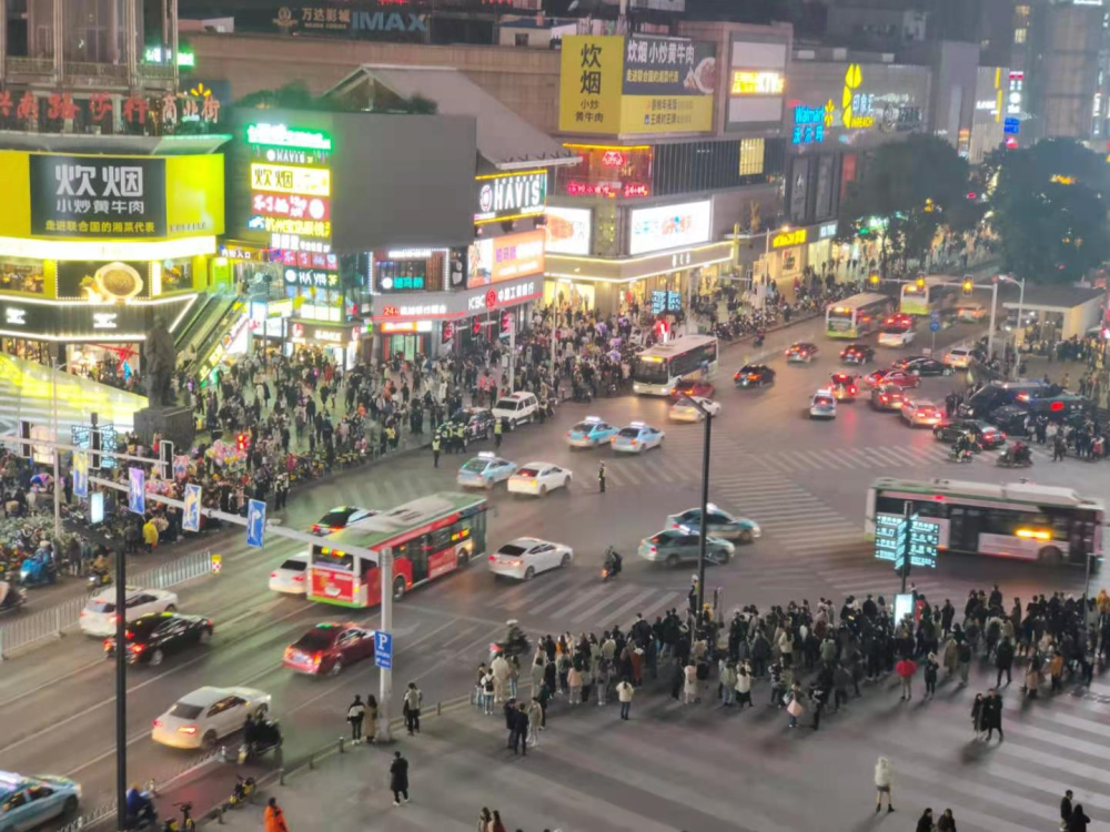 最新长沙2020常住人口数_长沙人口热力图