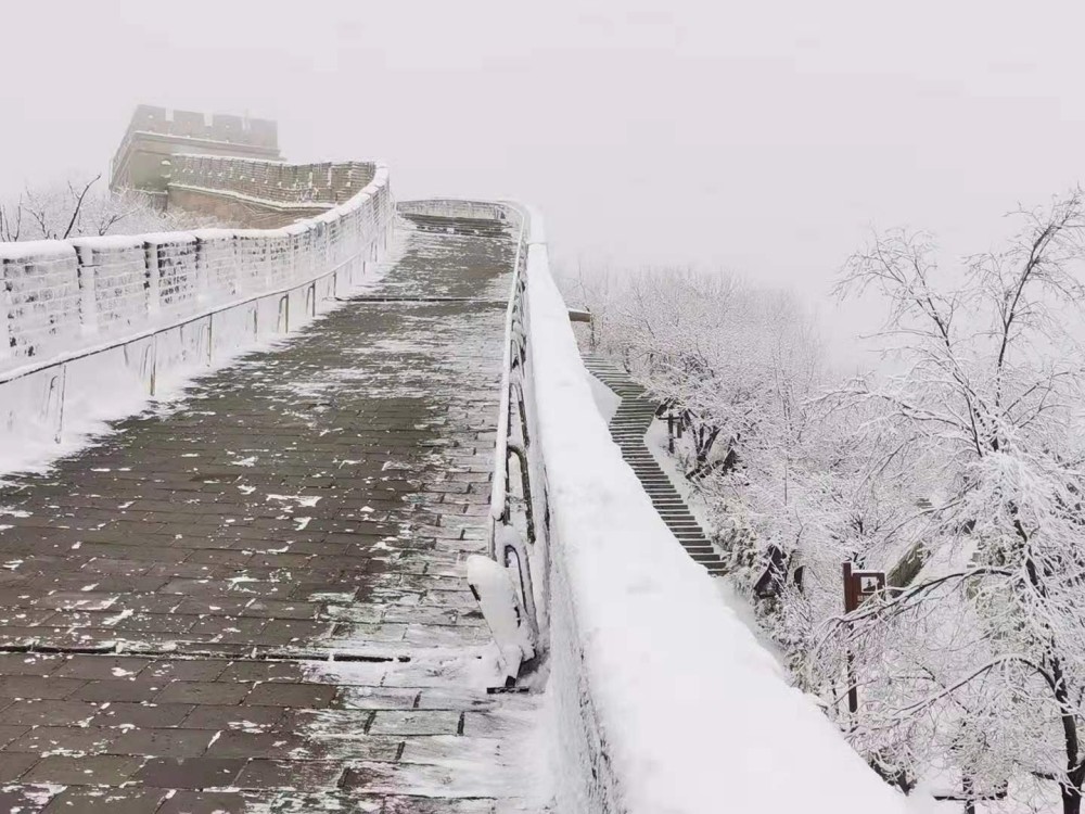 "神龙见首不见尾"!今日八达岭长城雪景图出炉