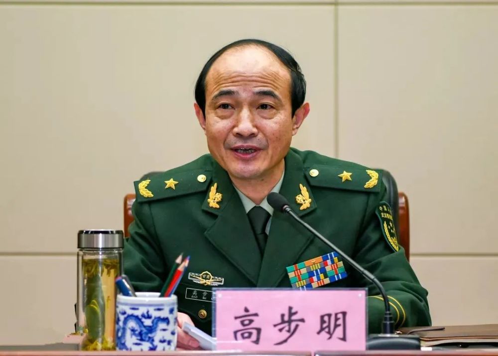 曾获中国书法兰亭奖 高步明出生于1964年1月 江苏高邮人 曾任武警南京