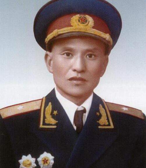 他是志愿军的王牌师长,拒绝晋升军长,后成开国少将