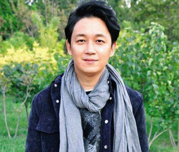 潘粤明和董洁离婚9年微博中依然有董洁照片背后的原因哭了