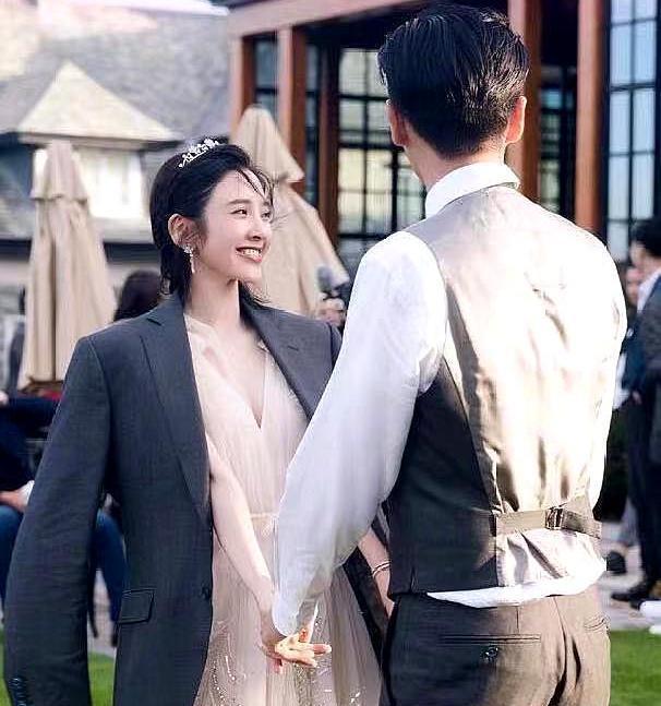 唐艺昕参加综艺节目,夸奖老公张若昀,粉丝:人人眼里出西施!
