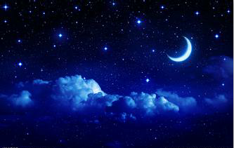 2,夏夜的月亮山凭添一份静谧之美,远山凝重,天空薄暮轻垂,暗蓝的星辉