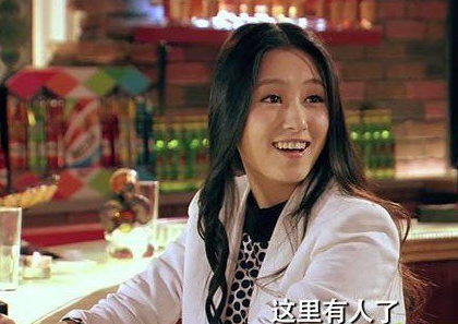 王彦霖恋情疑曝光,与美女摸脸牵手搂抱显亲密,对方是他同学艾佳妮