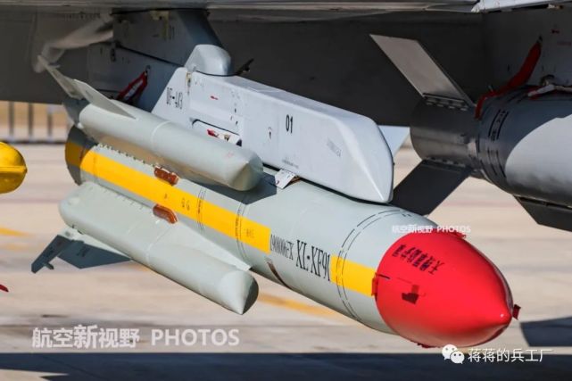 轰-6k安装df-4a导弹挂架,可挂载kd20巡航导弹,有俄系
