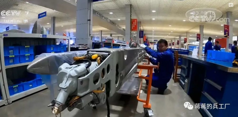 轰-6k安装df-4a导弹挂架,可挂载kd20巡航导弹,有俄系血统
