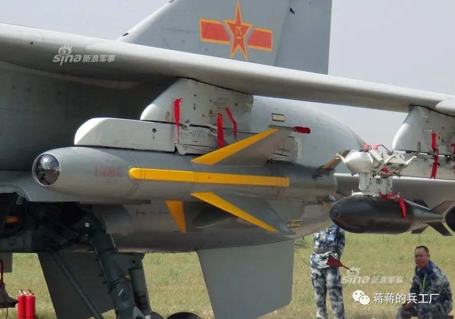 轰-6k安装df-4a导弹挂架,可挂载kd20巡航导弹,有俄系血统