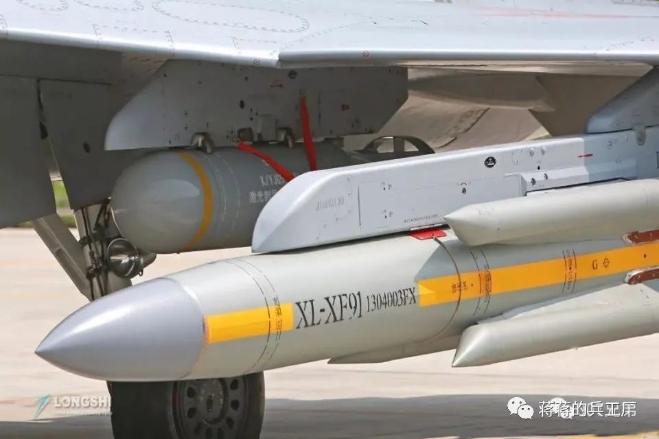 轰-6k安装df-4a导弹挂架,可挂载kd20巡航导弹,有俄系血统