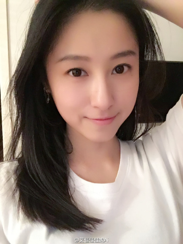 王彦霖大方承认恋情女友艾佳妮甜蜜回应表白文案暗藏深意