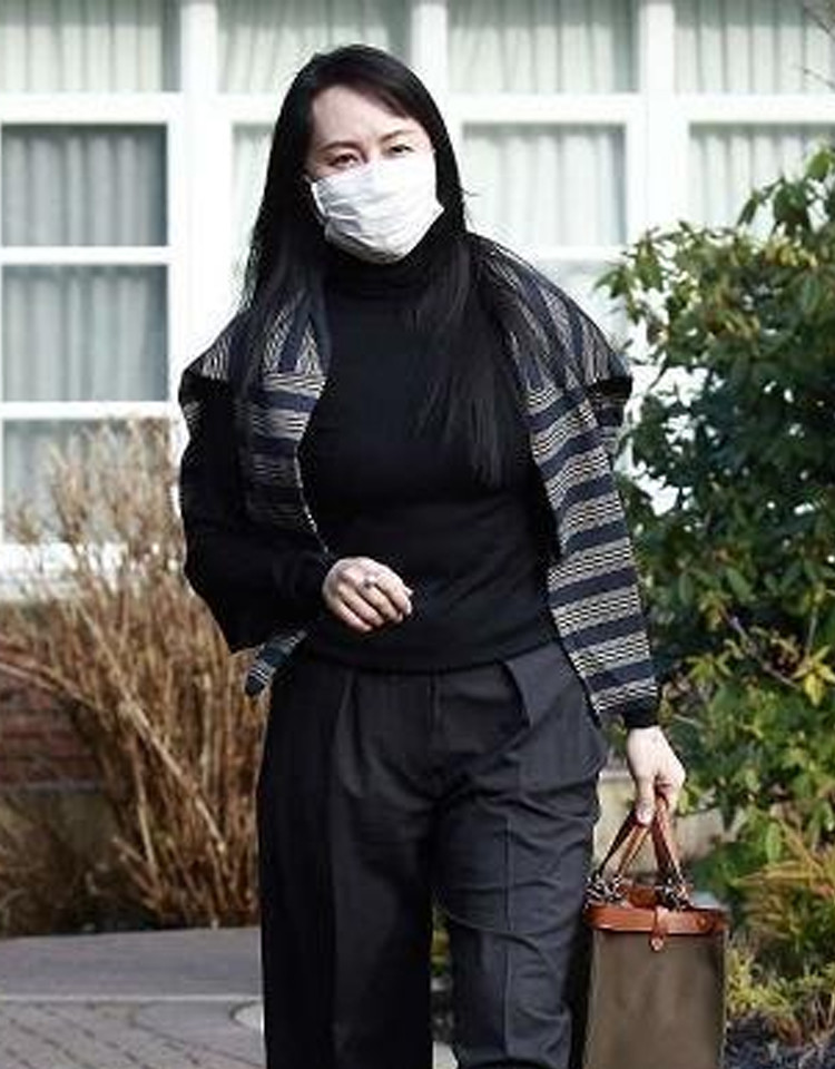 孟晚舟再次出庭,刘海发型依旧优雅,把旧衣当披肩打造真名媛