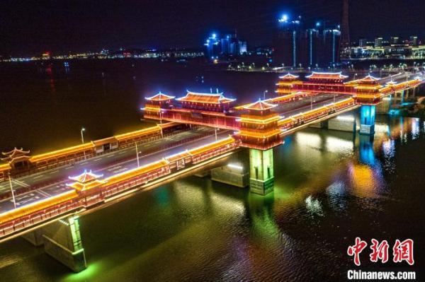 世界跨径最大廊桥在福建漳州通车