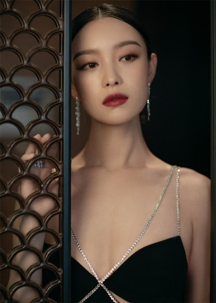 高级脸也需要妆容来撑!掌握倪妮这4个技巧,你也可以很吸睛