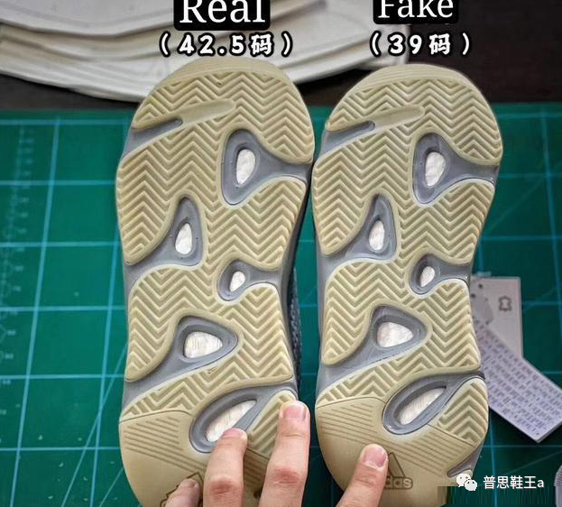 yeezy700v2鞋垫,yeezy700鞋垫 教你分辨正品yeezy椰子700v2新惯性与莆田鞋真假对比