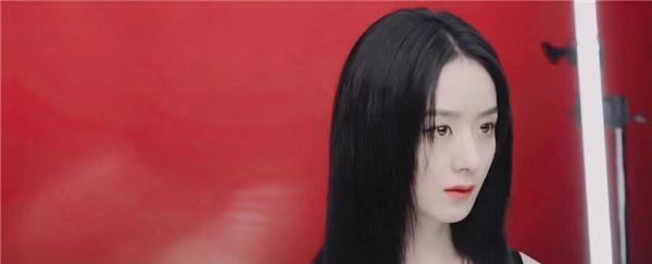 赵丽颖黑长直病娇美人视感十足谁是凶手要来了吗