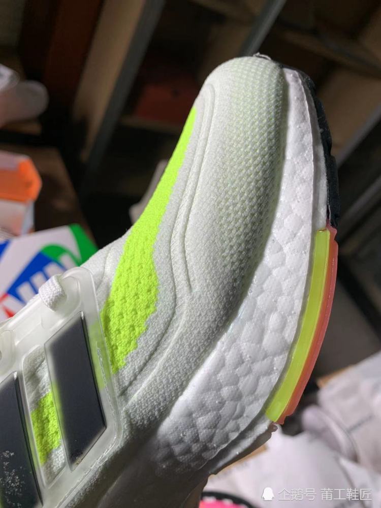 ultra boost鞋底,ultraboost鞋垫 ultra boost 2021白黄,圆润饱满的boost中底,满足更多