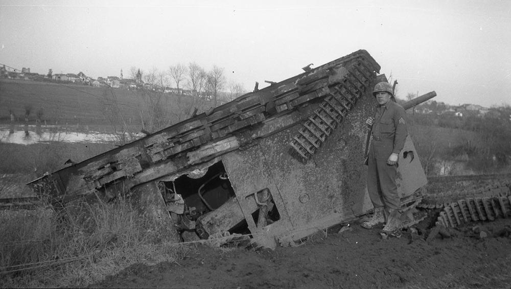 二战老照片 1944年美国大兵在法国