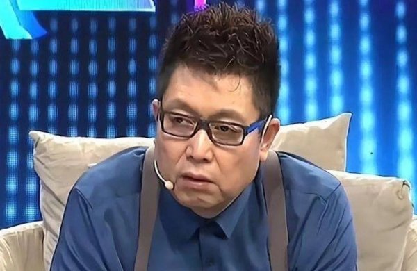 61岁王为念娶小娇妻与网友搞笑互动妻子孙子同框惹争议