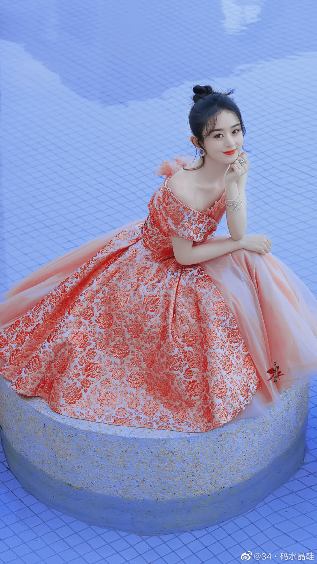 赵丽颖和鞠婧祎什么情况?活动那么低调,直播却这么美