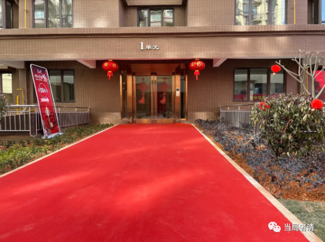 五象又一楼盘交房翻车了!几十万精装房却是纸皮门,断裂墙
