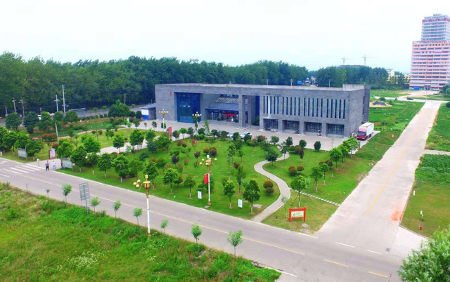 小镇gdp_怪诞小镇图片(2)