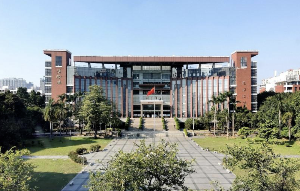 南方科技大学,华南师范大学,深圳大学,暨南大学,谁的实力更强