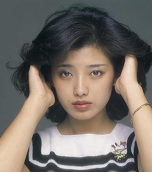 60岁山口百惠近照曝光:为丈夫"神隐"40年,现在她真的幸福吗?