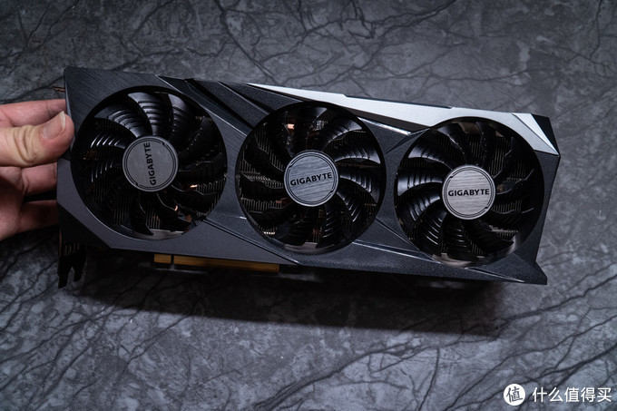 来颗锐龙r95950x压压惊技嘉b550m开箱测试