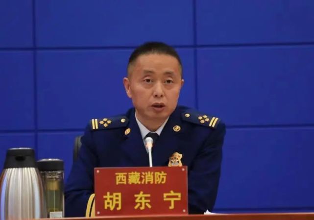 会上,胡东宁政委就条令纲要学习月活动做了动员部署,他指出:全体
