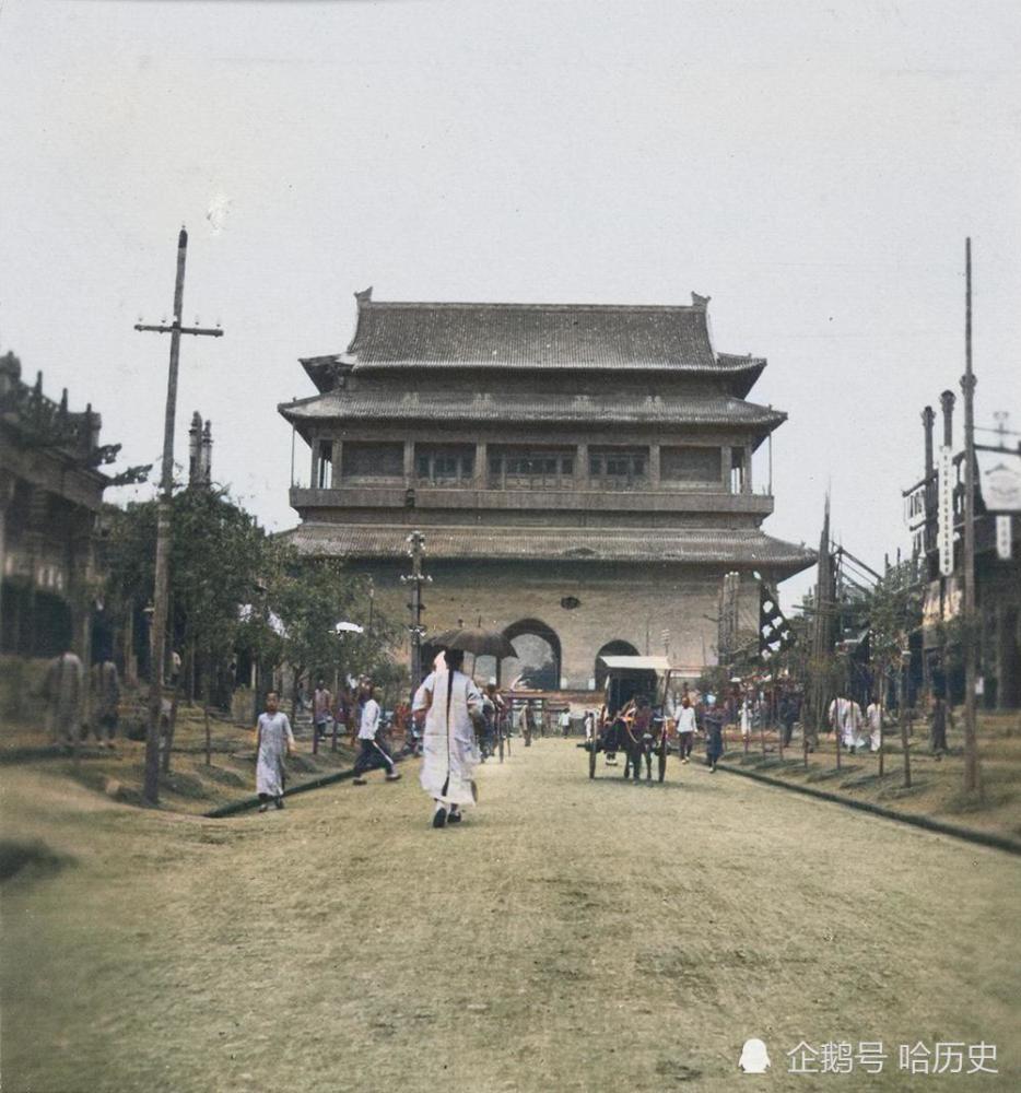 老照片1910年鼓楼大街马路平坦宽阔洋教授与学生共进晚餐