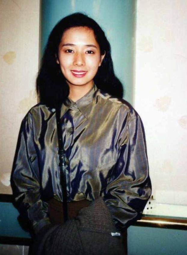 17岁拒张国荣求婚,毛舜筠3婚2离,61岁与丈夫同框似父女?